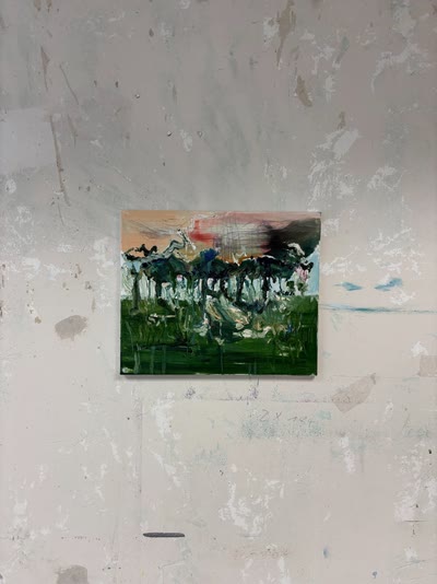 Landschaftsgemälde an der Atelierwand